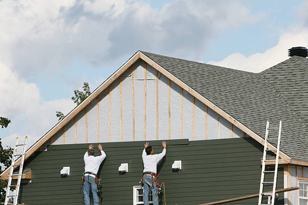 Professional Siding technician working in Glen Rock, NJ